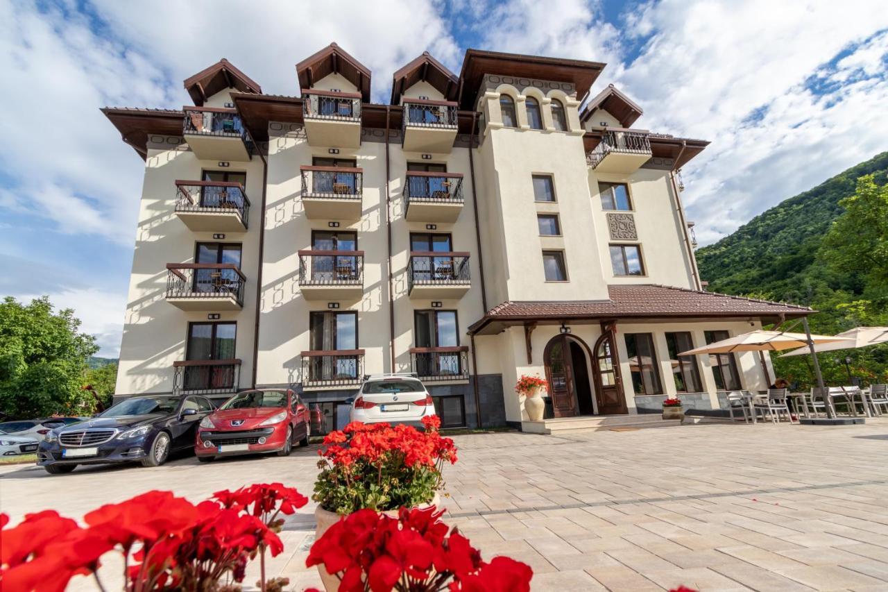River Hotel & Spa Călimăneşti Kültér fotó