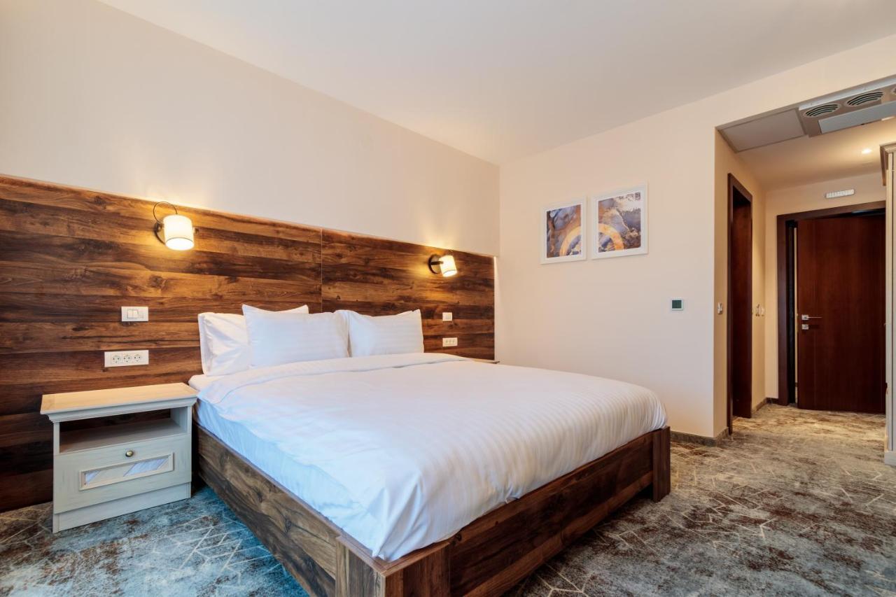 River Hotel & Spa Călimăneşti Kültér fotó