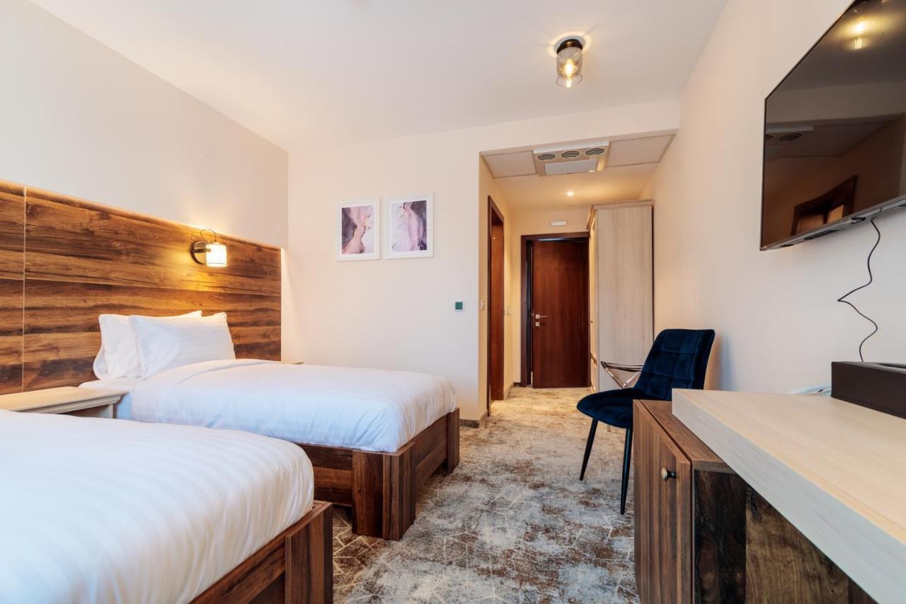 River Hotel & Spa Călimăneşti Kültér fotó