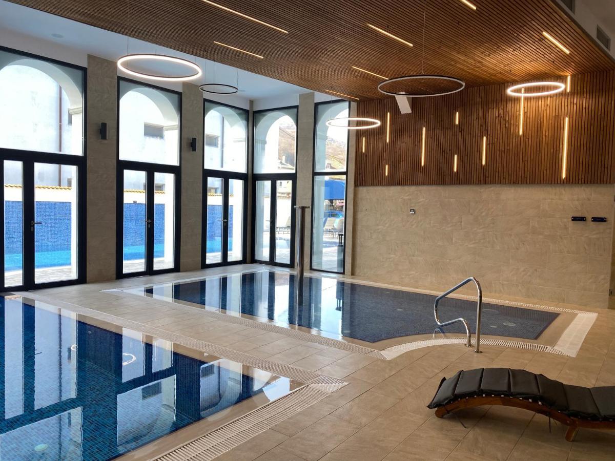 River Hotel & Spa Călimăneşti Kültér fotó