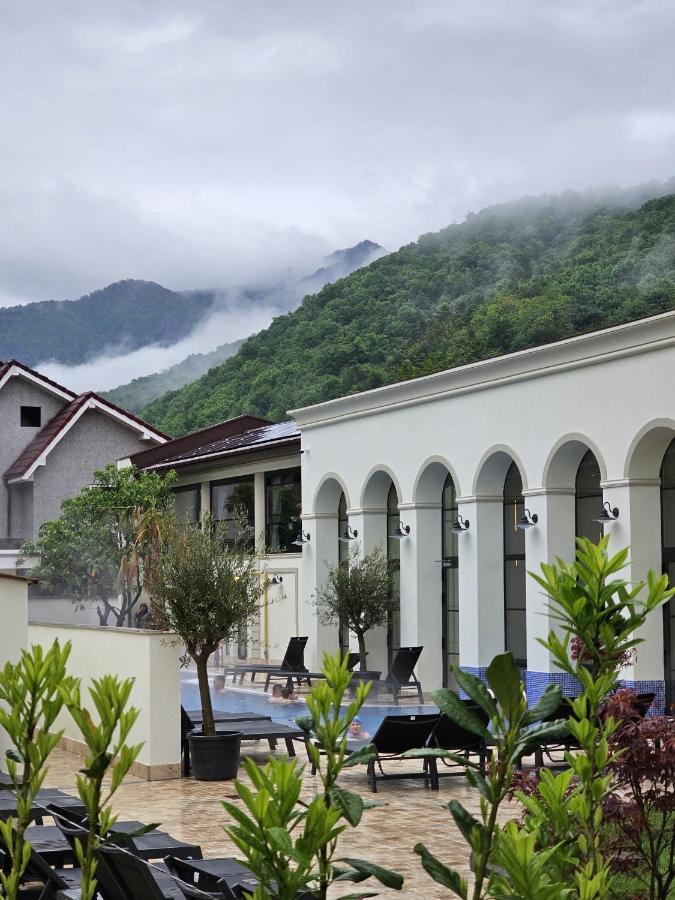 River Hotel & Spa Călimăneşti Kültér fotó